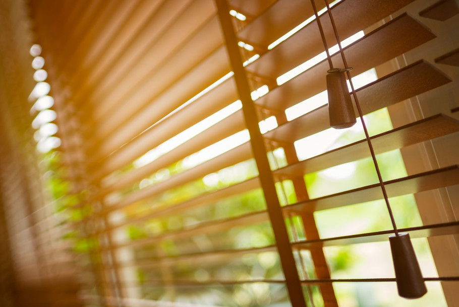 Wood Blinds vs Faux-Wood Blinds: Which are Right for you?