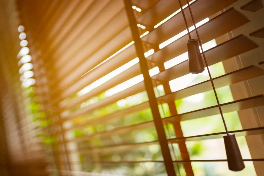 Wood Blinds vs Faux-Wood Blinds: Which are Right for you?